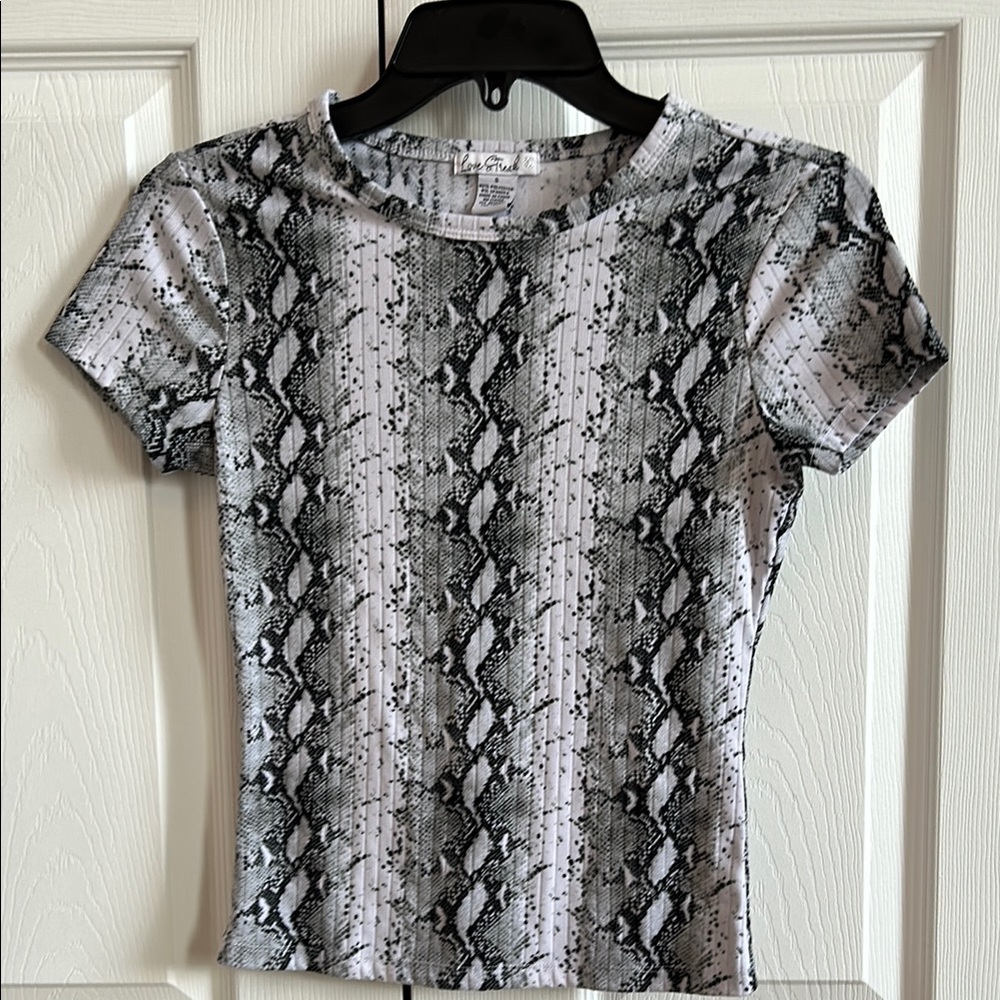 *5/$15* EUC, Love Streak, Womens, Snakeskin Print Short Sleeve Top